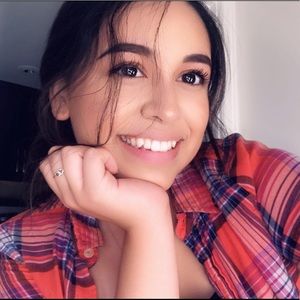 Meet your Posher, Carolina